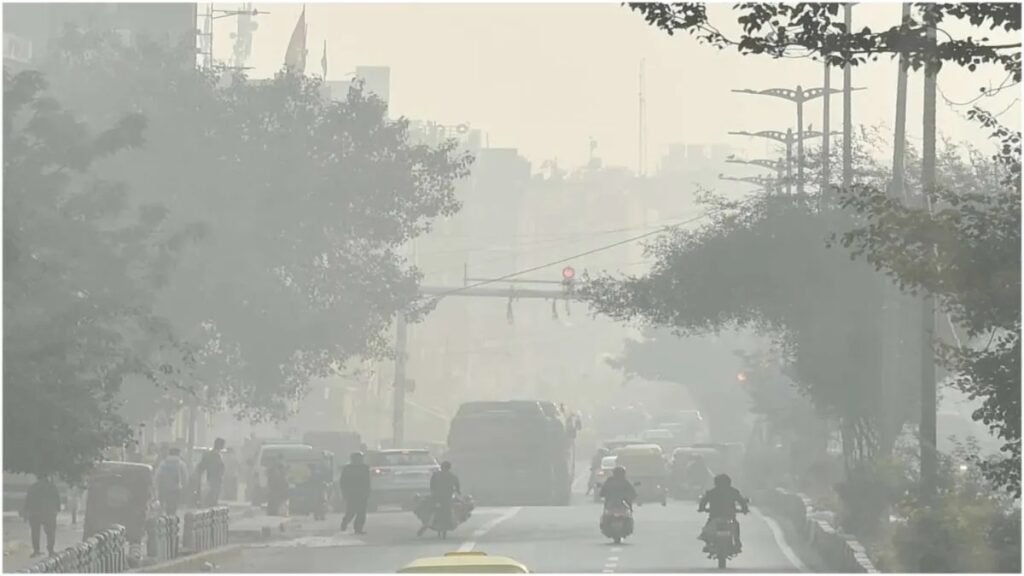 दिल्ली में धुंध भरी सुबह हुई, वायु गुणवत्ता 373 AQI के साथ 'बहुत खराब' बनी हुई है