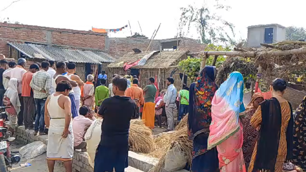 भगोड़ा दुल्हन कांड: शादी से ठीक एक दिन पहले हिंदू लड़की मुस्लिम प्रेमी के साथ भाग गई. कुशीनगर में पिता ने बेटे पर नकदी और आभूषण चोरी करने का आरोप लगाया