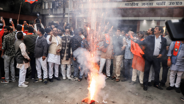 उत्तर प्रदेश के उपचुनावों में सपा को सिर्फ 2 सीटें मिलीं, जबकि प्रमुख भाजपा से 2 सीटें हार गईं