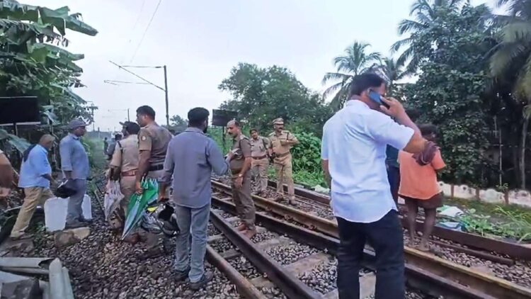 तिरुवनंतपुरम जाने वाली केरल एक्सप्रेस ट्रेन की चपेट में आने से चार श्रमिकों की मौत हो गई