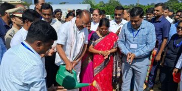 त्रिपुरा के राज्यपाल ने कृषि नवाचार और सामुदायिक सहायता को बढ़ावा देने के लिए आईसीएआर-केवीके, धलाई का दौरा किया