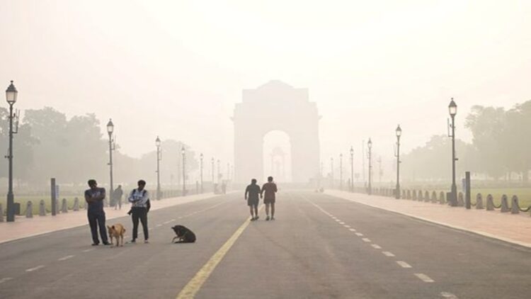 दिल्ली की वायु गुणवत्ता फिर 'बहुत खराब' श्रेणी में पहुंची, धुंध की स्थिति बनी हुई है