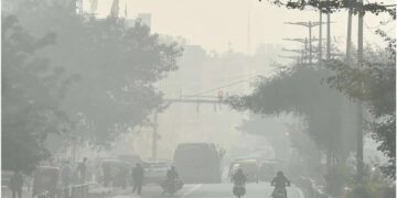 दिल्ली में धुंध भरी सुबह हुई, वायु गुणवत्ता 373 AQI के साथ 'बहुत खराब' बनी हुई है