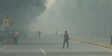 दिल्ली में वायु गुणवत्ता गिरकर 'गंभीर' श्रेणी में, AQI 400 के पार