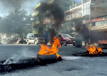 मणिपुर: बढ़ती हिंसा के दौरान अपहरणकर्ताओं द्वारा 6 लोगों की हत्या के बाद छह जिलों में इंटरनेट बंद कर दिया गया