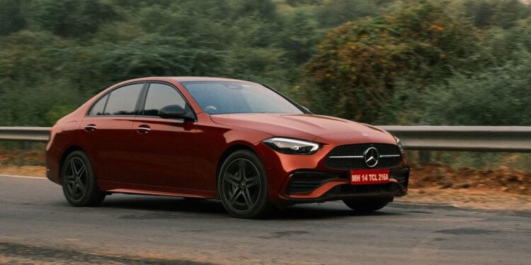 मर्सिडीज-बेंज C300 AMG लाइन की समीक्षा: C से या C से नहीं?