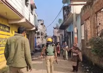 मीरापुर उपचुनाव: ककरौली में मतदान में बाधा डालने और पुलिस पर पथराव का आरोप