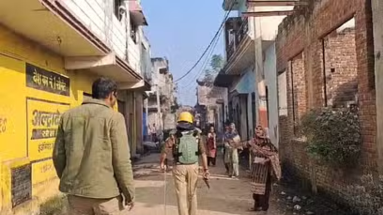 मीरापुर उपचुनाव: ककरौली में मतदान में बाधा डालने और पुलिस पर पथराव का आरोप