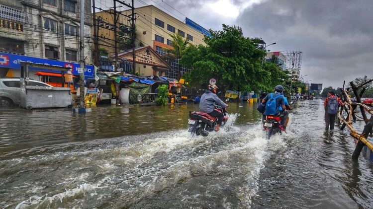 मौसम अपडेट: बंगाल की खाड़ी के ऊपर दबाव तेज हो गया है, तमिलनाडु, पुडुचेरी और आंध्र प्रदेश के लिए भारी बारिश की चेतावनी