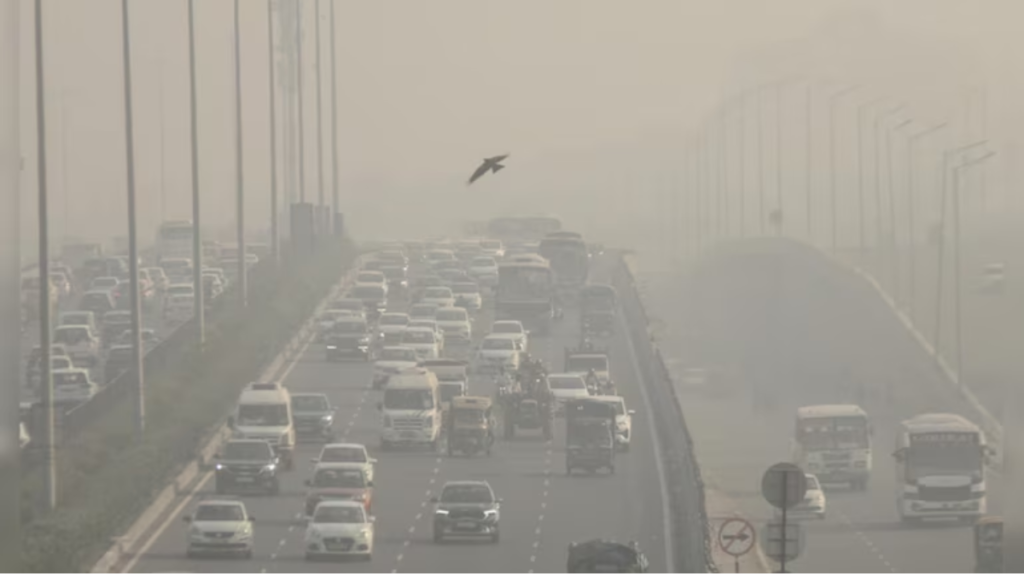 दिल्ली में वायु गुणवत्ता हुई गंभीर: AQI 400 के पार, दृश्यता में गिरावट - वह सब कुछ जो आप जानना चाहते हैं