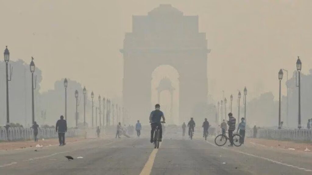 दिल्ली वायु प्रदूषण: पूरे NCR में GRAP-4 उपाय लागू, AQI गिरकर 'गंभीर+' श्रेणी में पहुंचा