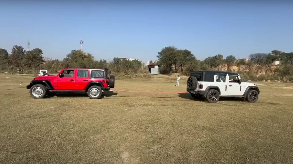 महिंद्रा थार रॉक्स बनाम जीप रैंगलर रस्साकशी - अनुमान लगाएं कि कौन जीतता है