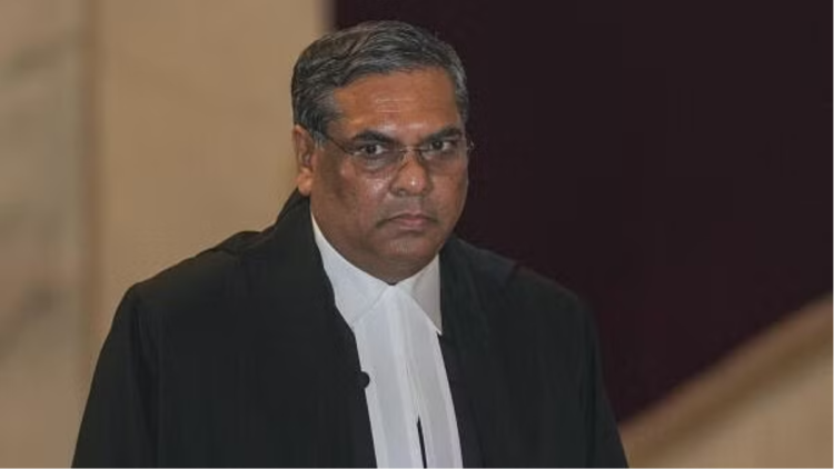 CJI संजीव खन्ना ने नए चुनाव आयुक्त नियुक्ति कानून पर याचिकाओं पर सुनवाई से खुद को किया अलग, जानें क्यों?