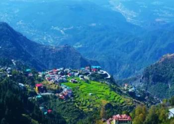 उत्तराखंड मौसम अपडेट: कड़ाके की ठंड के बीच ऊपरी इलाके बर्फ से ढके वंडरलैंड में बदल गए