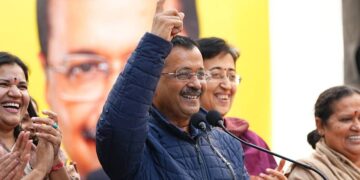 केजरीवाल ने 2025 के दिल्ली विधानसभा चुनावों के लिए AAP का तुरुप का पत्ता खेला: महिलाओं को 2,100 रुपये मासिक भुगतान