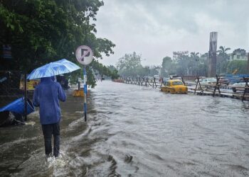 तमिलनाडु में बारिश: आईएमडी ने भारी बारिश की चेतावनी दी, स्कूल बंद; उड़ान व्यवधान और मछुआरों को चेतावनी जारी की गई