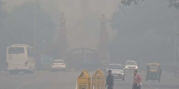 "दिल्ली का AQI 500 पार हुआ, यमुना में है प्रदूषण की बहार, धन्यवाद केजरीवाल सरकार": बीजेपी