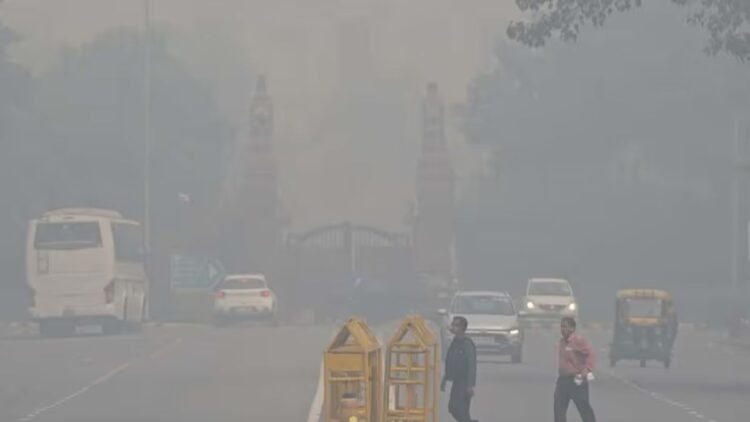 "दिल्ली का AQI 500 पार हुआ, यमुना में है प्रदूषण की बहार, धन्यवाद केजरीवाल सरकार": बीजेपी