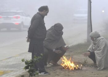 दिल्ली का मौसम: न्यूनतम तापमान 7 डिग्री सेल्सियस तक गिरने से राष्ट्रीय राजधानी शीतलहर की चपेट में है