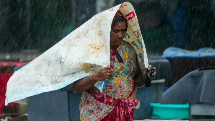 बारिश के बाद दिल्ली की वायु गुणवत्ता में सुधार, AQI 'बहुत खराब' से गिरकर 'खराब' श्रेणी में पहुंचा - आप सभी को पता होना चाहिए