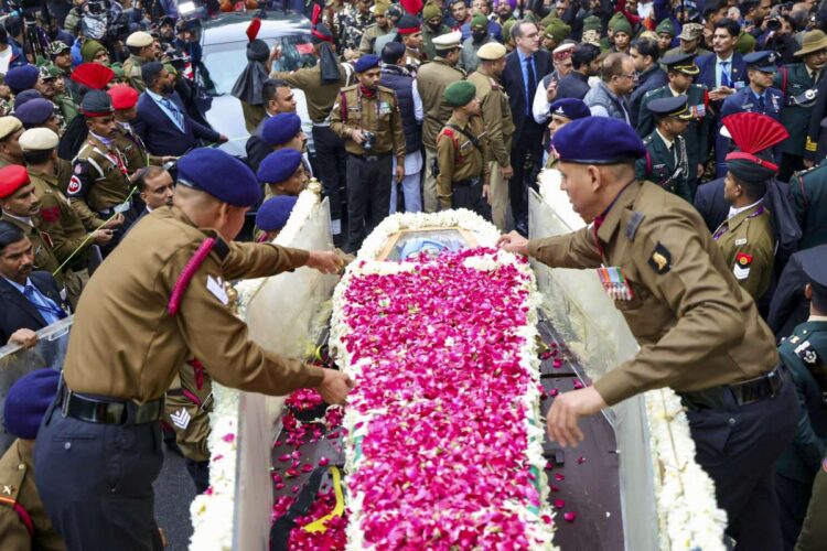 भारत ने पूर्व प्रधानमंत्री को अंतिम विदाई देते हुए पूरे राजकीय सम्मान के साथ मनमोहन सिंह के पार्थिव शरीर को अग्नि के हवाले कर दिया।