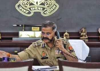 यूपी के शीर्ष पुलिस अधिकारी और योगी के पसंदीदा आईपीएस अधिकारी प्रशांत कुमार 'पूर्णकालिक' डीजीपी बनने की दौड़ से बाहर हो गए