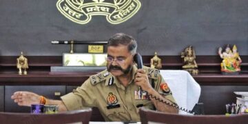 यूपी के शीर्ष पुलिस अधिकारी और योगी के पसंदीदा आईपीएस अधिकारी प्रशांत कुमार 'पूर्णकालिक' डीजीपी बनने की दौड़ से बाहर हो गए