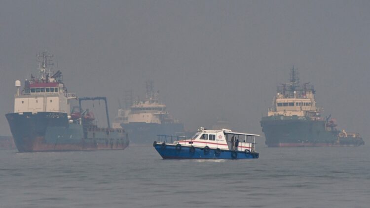 विशेष: पहली बार, भारतीय नौसेना पनडुब्बी, विध्वंसक और मिसाइल फ्रिगेट जहाज को एक साथ शामिल करेगी