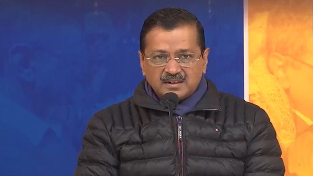 दिल्ली चुनाव: केजरीवाल का आरोप, बीजेपी नेता खुलेआम बांट रहे नकदी, उनके खिलाफ कोई एफआईआर दर्ज नहीं