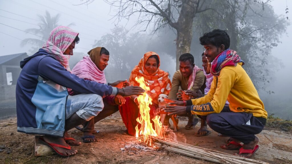 दिल्ली में शीतलहर का प्रकोप जारी, तापमान 5 डिग्री सेल्सियस तक गिरने की संभावना