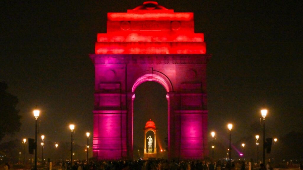 भारत गेट लाइट्स अप टू जागरूकता बढ़ाने के लिए उष्णकटिबंधीय रोगों का दिन 2025