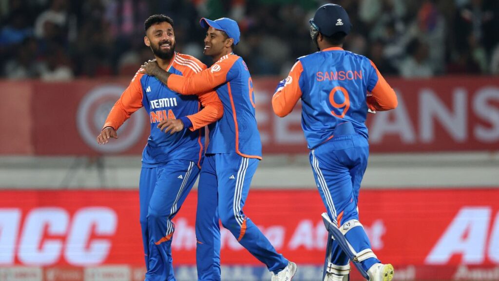 वरुण चकरवर्डी तूफान नवीनतम T20I रैंकिंग में शीर्ष 5 में पांच विकेट के बाद पांच विकेट बनाम इंग्लैंड में राजकोट में