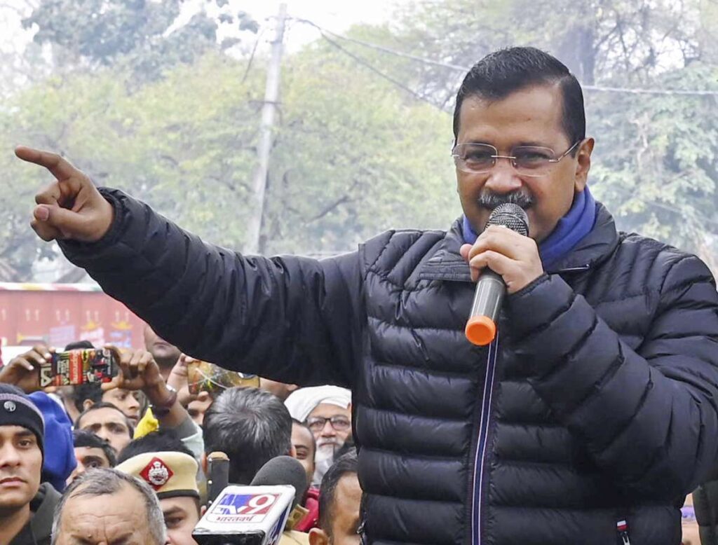 सैफ अली खान पर हमला: केजरीवाल ने महाराष्ट्र सरकार पर मुंबई में लोगों को सुरक्षा प्रदान करने में विफल रहने का आरोप लगाया