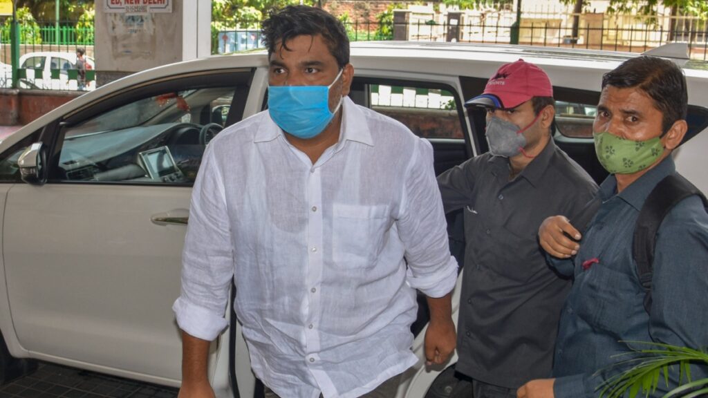 हाई कोर्ट की अस्वीकृति के बाद ताहिर हुसैन ने दिल्ली चुनाव प्रचार के लिए सुप्रीम कोर्ट से जमानत मांगी