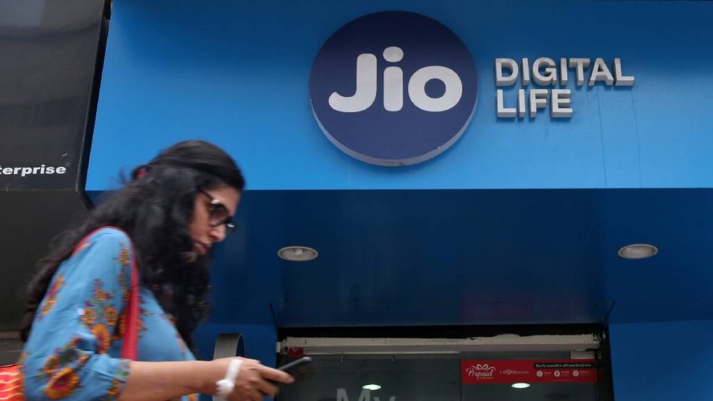 Jio का 72-दिवसीय प्लान बीएसएनएल और एयरटेल के लिए नई चुनौती पेश करता है, जिससे बार-बार टॉप-अप की आवश्यकता कम हो जाती है