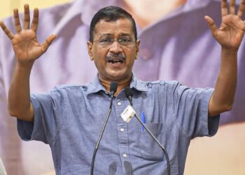 अरविंद केजरीवाल ने आरएसएस प्रमुख मोहन भागवत को लिखा पत्र, बीजेपी से जुड़े सवाल पूछे