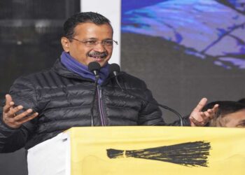 अरविंद केजरीवाल ने दिल्ली में AAP के सत्ता में लौटने पर छात्रों को मुफ्त बस यात्रा प्रदान करने का वादा किया है