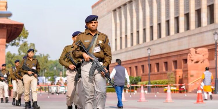 केंद्र ने सीआरपीएफ की संसद सुरक्षा शाखा को भंग कर दिया, इसे बल की वीआईपी इकाई में विलय कर दिया विवरण यहाँ