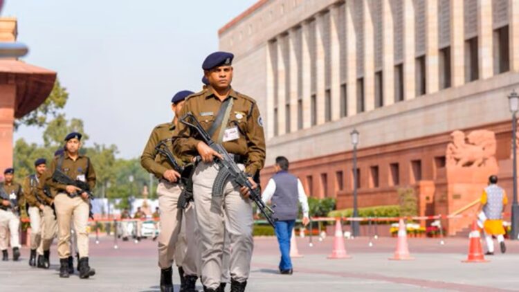 केंद्र ने सीआरपीएफ की संसद सुरक्षा शाखा को भंग कर दिया, इसे बल की वीआईपी इकाई में विलय कर दिया विवरण यहाँ