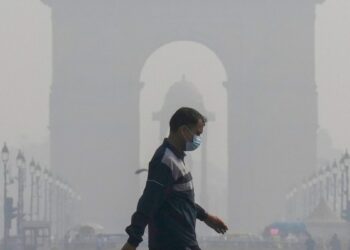 चिंताजनक AQI स्तरों के बीच दिल्ली-NCR में GRAP चरण-III लागू: प्रमुख उपायों की घोषणा की गई