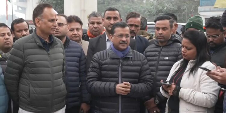 दिल्ली विधानसभा चुनाव: अरविंद केजरीवाल ने अमित शाह को दी चुनौती, बीजेपी पर झुग्गीवासियों की उपेक्षा का आरोप लगाया