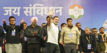 दिल्ली विधानसभा चुनाव: राहुल गांधी ने पूर्व सीएम पर कसा तंज, कहा- 'ये है केजरीवाल की 'चमकती' दिल्ली...'