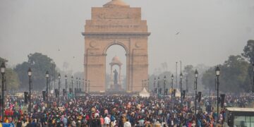 नए साल 2025 की पहली सुबह दिल्ली का न्यूनतम तापमान गिरकर 7.4 डिग्री सेल्सियस पर पहुंच गया