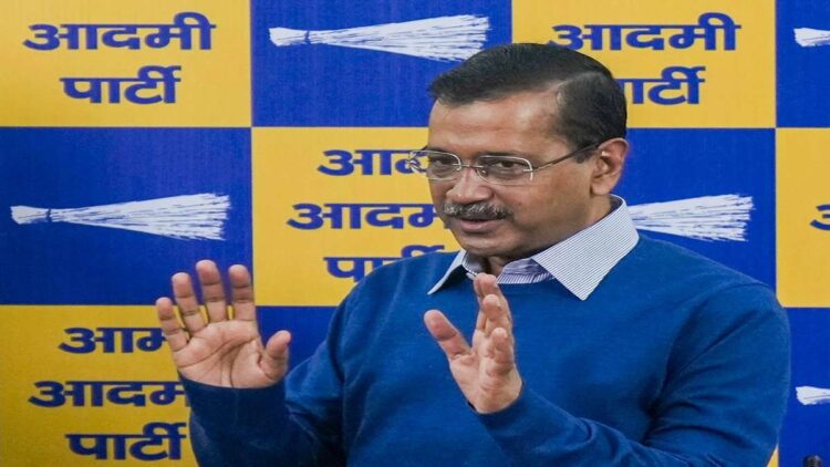 बीजेपी ने आरएसएस प्रमुख को लिखे अरविंद केजरीवाल के पत्र की आलोचना की, उनसे संगठन से 'सेवा की भावना' सीखने को कहा