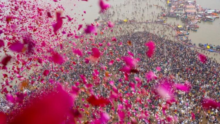 महाकुंभ: पालतू जानवरों से लेकर टैटू तक, कुंभ मेले में युवा भीड़ को देने के लिए सब कुछ है