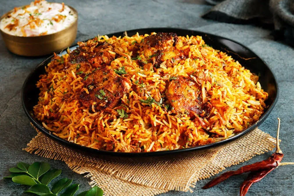 अलीगढ़ मुस्लिम विश्वविद्यालय: 'बीफ बिरयानी की सेवा कर रहे होंगे ...' अमू के वरिष्ठ भोजन से नोटिस वायरल हो जाता है, पुलिस प्रतिक्रिया करता है