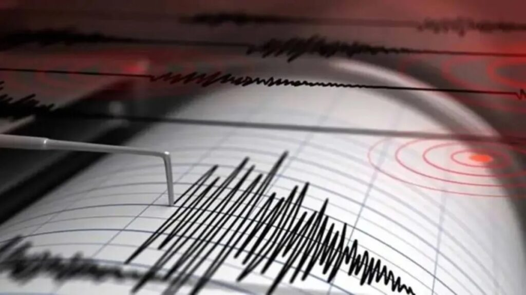 इंडोनेशिया के सुलावेसी द्वीप के पास परिमाण का भूकंप 6.1 स्ट्राइक