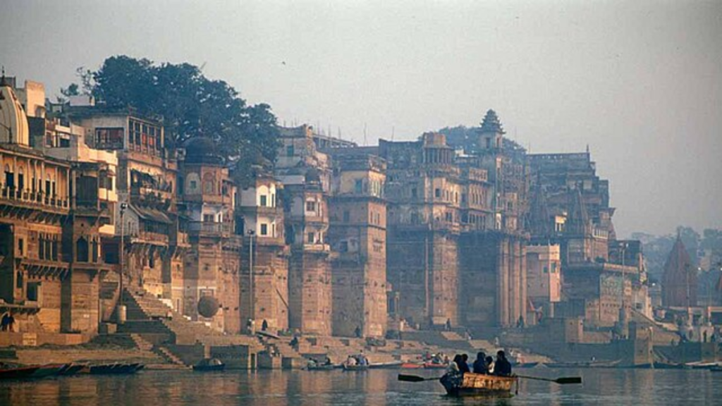 कैसे गंगा खुद को साफ करती है: पवित्रता बनाए रखने में संन्यास की भूमिका