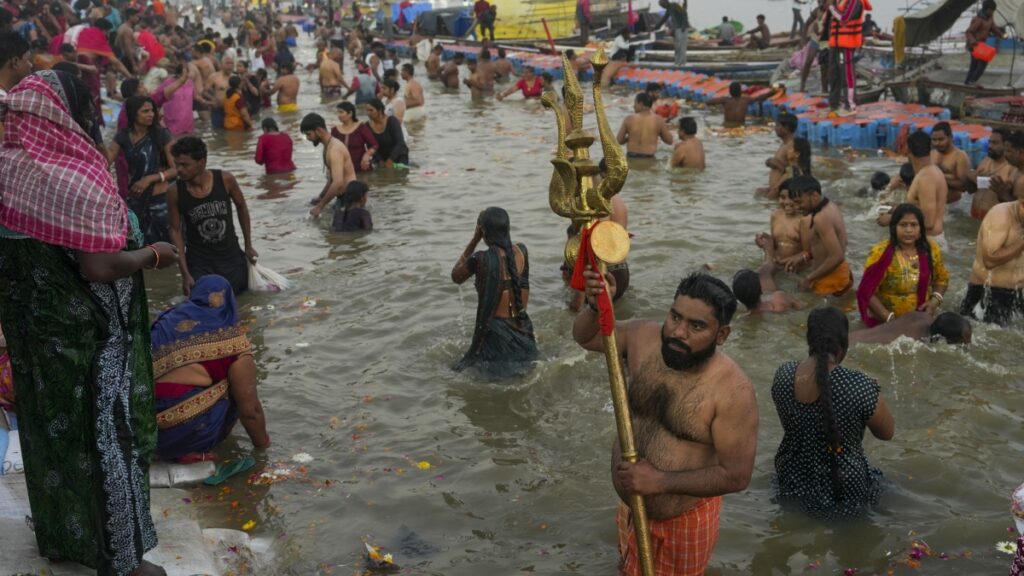 बसंत पंचमी अमृत स्नैन लाइव: महाकुम्ब का अंतिम पवित्र डिप शुरू होता है, लाख