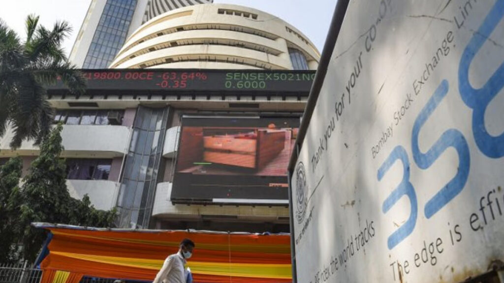 मार्केट ओपनिंग बेल: Sensex Flat, Nifty In Red, M & M UP 1 फीसदी